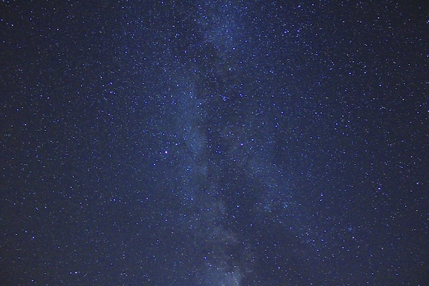 星と天の川のある夜空