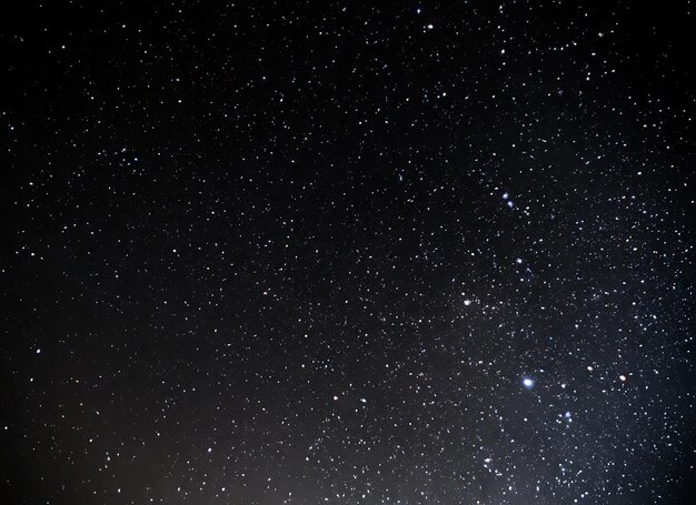 写真 黒い背景に星が輝く夜空