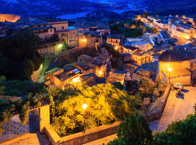 Ночная деревня Стило Калабрия Италия