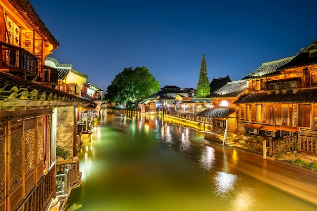 中国烏鎮の古代家屋の夜景