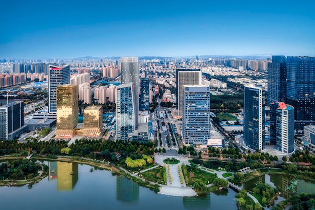 중국 Zibo의 현대 도시 건축 풍경의 야경