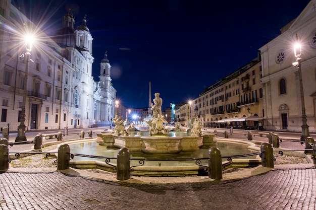 夜景、ナヴォーナ広場、ローマ。イタリア