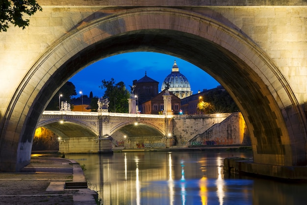 ローマ、イタリアの夜景