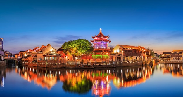 Photo night view of shantang ancient town in suzhou