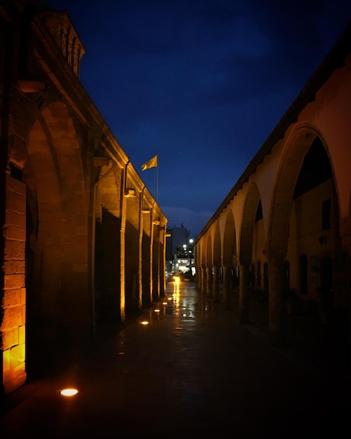 Photo night view of the street in the old town larnaca cyprus march 2019