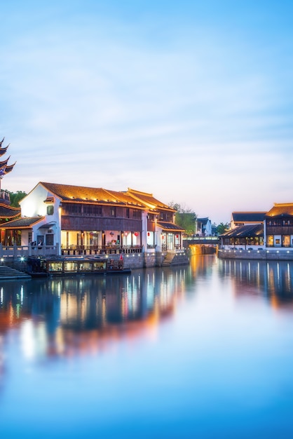 Vista notturna della città antica di suzhou