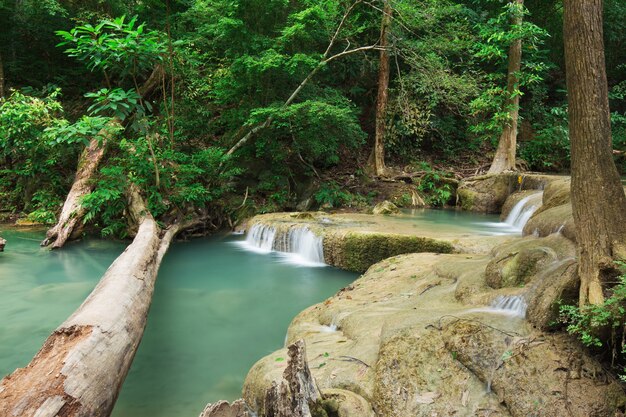 Niveau 1 van Erawan-Waterval in Kanchanaburi, Thailand