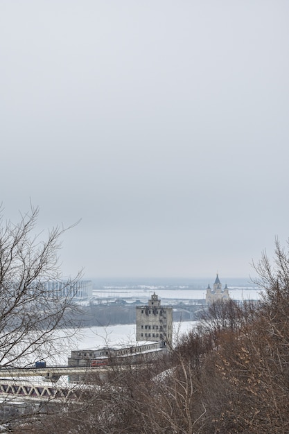 Nizjni Novgorod op een sombere winterdag