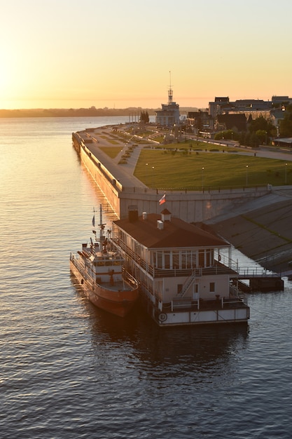 Nizjni Novgorod. promenade bij zonsopgang