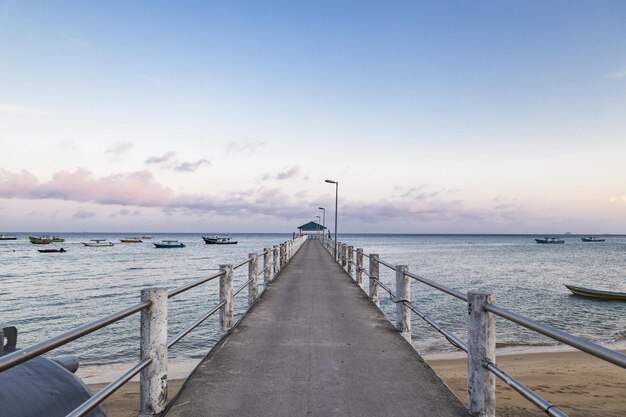 写真 人間なし ⁇ 屋外の風景 ⁇ 海 ⁇ 空 ⁇ 雲 ⁇ 地平線 ⁇ 日 ⁇ 水上船 ⁇ ビーチ