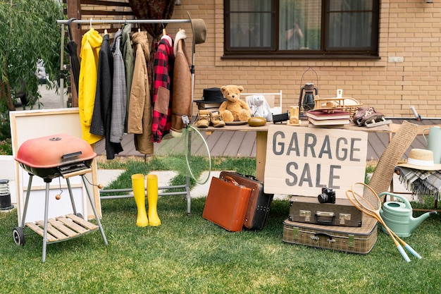 Photo nobody at garage sale