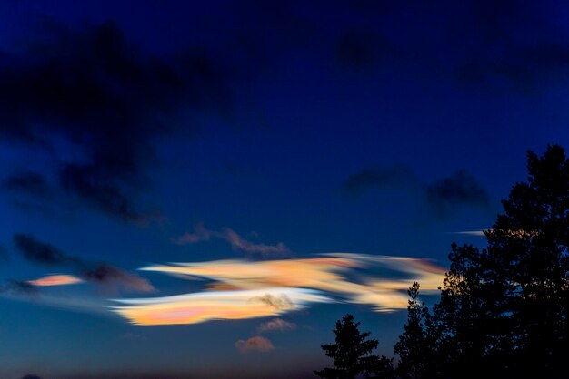 写真 夜明けの雲