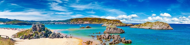 Noja Beach in schilderachtige kusten en kustplaatsen in Noord-Spanje.