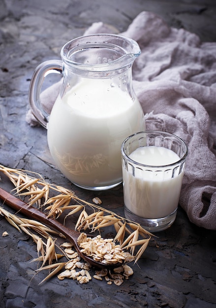 Non-dairy vegan oat milk