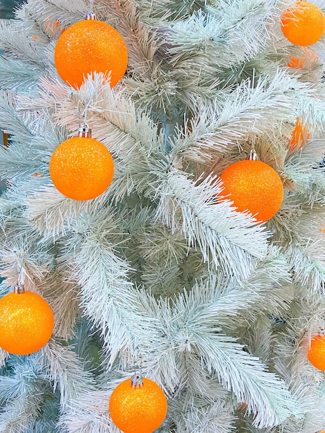 Christmass 트리 decoratons의 비 전통적인 색상