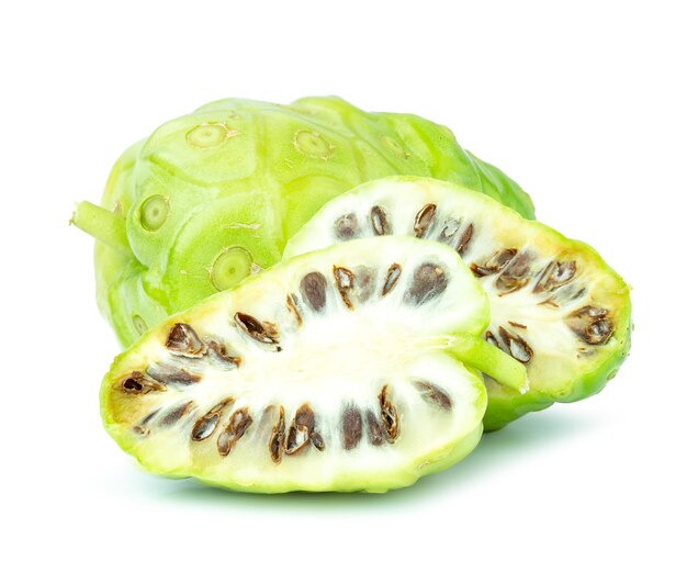 Photo noni isolated on white background