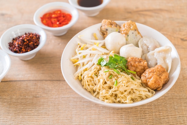 魚ボール麺丼