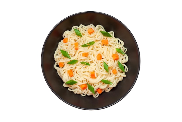 Noodles instant gekookt met groenten wortel en groene ui donkere kom bovenaanzicht geïsoleerd op een witte achtergrond met uitknippad