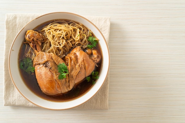 Noodles with Braised Chicken in Brown Soup