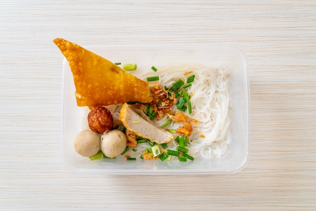 noodles with fish ball and minced pork