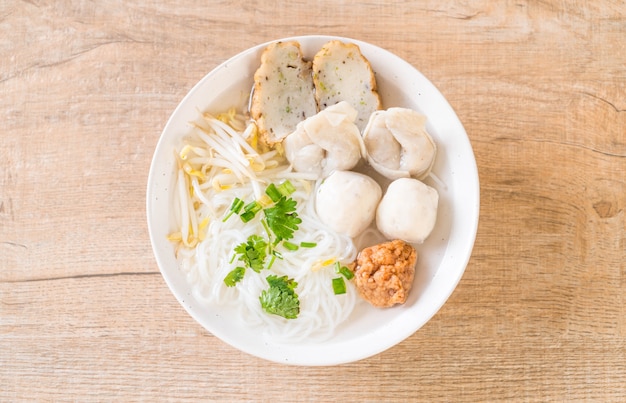 noodles with fish ball in soup