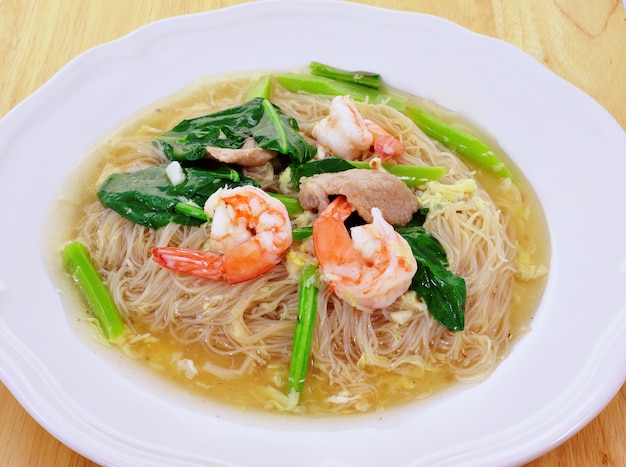 Noodles with prawns