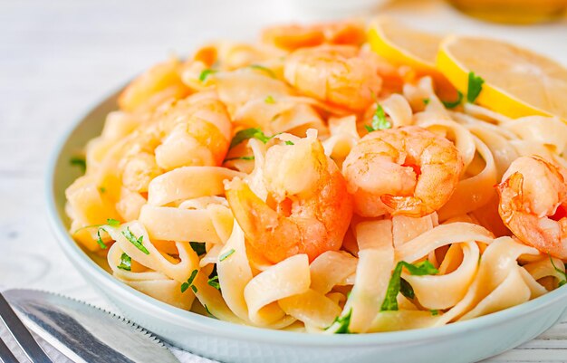 Photo noodles with shrimp lemon and chopped parsley