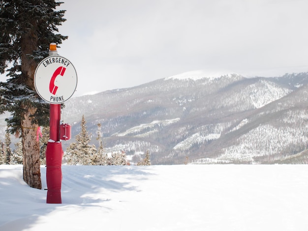 Noodtelefoon op de skihelling in Keystone, Colorado.