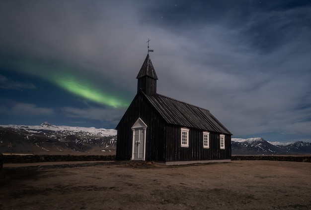 Noorderlicht Aurora Borealis Zwarte kerk in IJsland