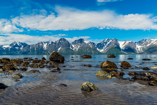 Noorwegen Stenen aan de kust van de Noorse Zee