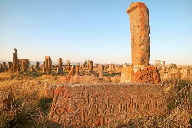 Noratus middeleeuwse begraafplaats met bijna duizend khachkars Armeense kruis-steen Armenië