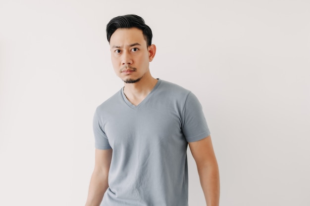 Photo normal portrait of a man in a blue tshirt isolated on white background