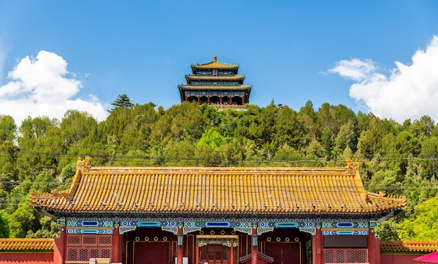 Северные ворота и павильон Ванчунь в парке Цзиншань - Пекин, Китай