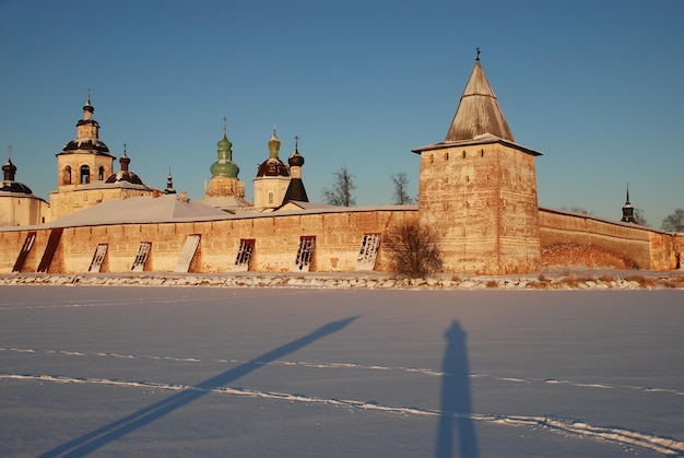 Северорусский монастырь зимой