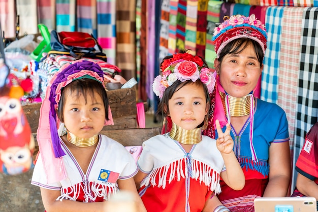 Foto villaggi nordici della tribù della tailandia o karen long neck village in tailandia