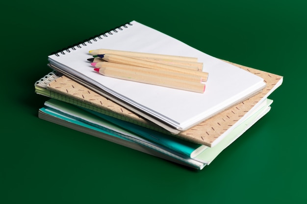 メモ帳と色鉛筆