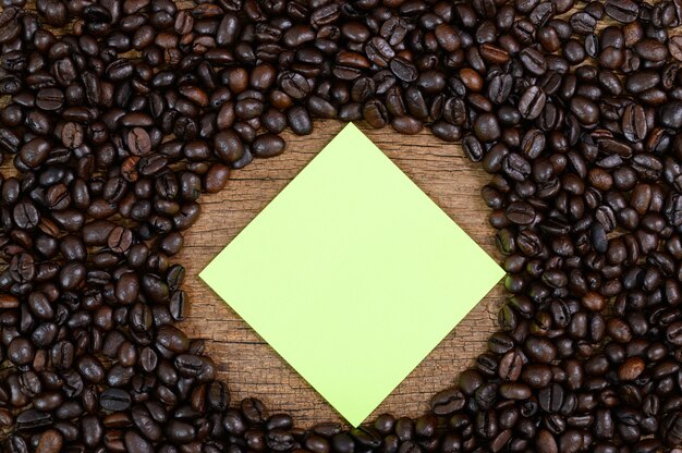 Note paper and coffee beans At the desk, top view