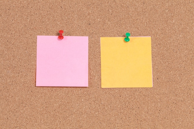 Note paper with  pin on the cork board