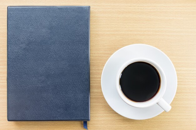 Notebook en koffiebeker