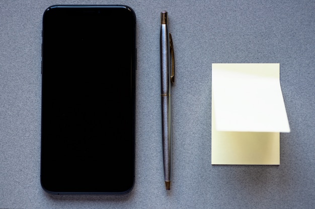 Notebook voor records in de telefoon om informatie in het geheugen op te slaan