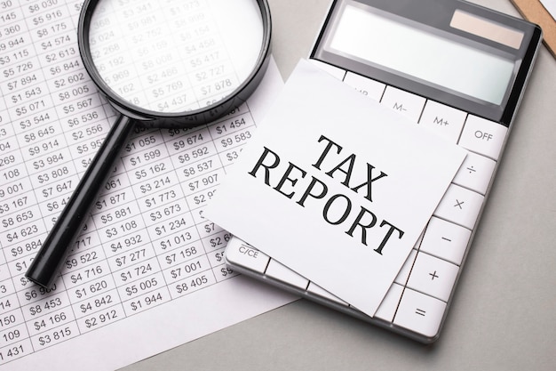 메모 용 백서 텍스트 TAX REPORT 시트가있는 노트북