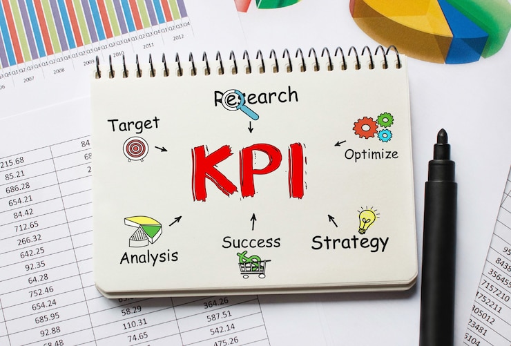 Photo kpi, 개념에 대한 도구 및 메모가있는 노트북