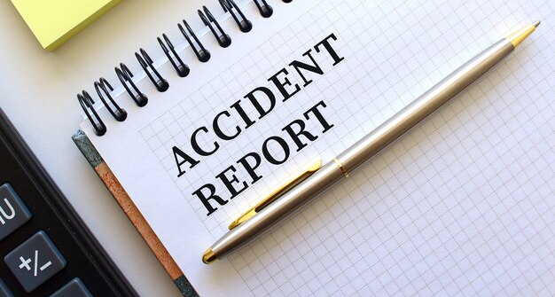 ACCIDENT REPORT 텍스트가있는 메모장