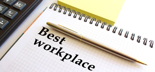 テキストが横にあるメモ帳BESTWORKPLACEは電卓です