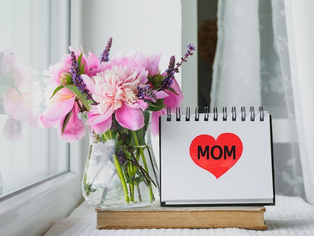 Notepad with the word MOM Greeting card