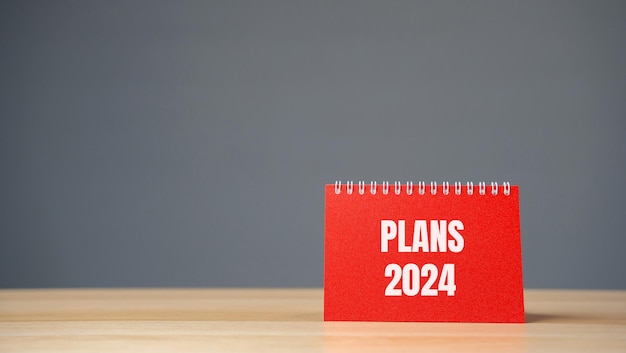 Notities met woorden Plannen 2024 Plannen van doelen en taken Nieuwe bedrijfsideeën Het stellen van doelstellingen