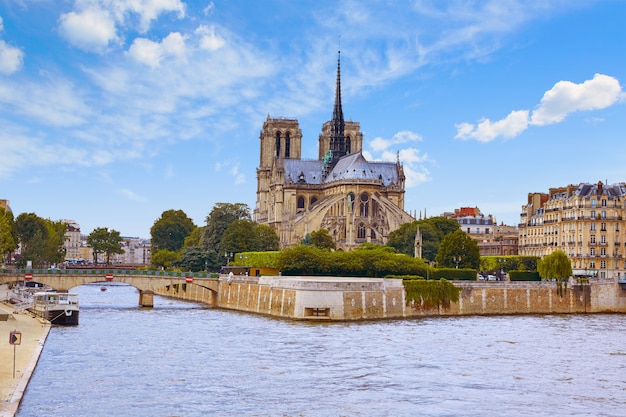 파리의 노트르담 성당 프랑스