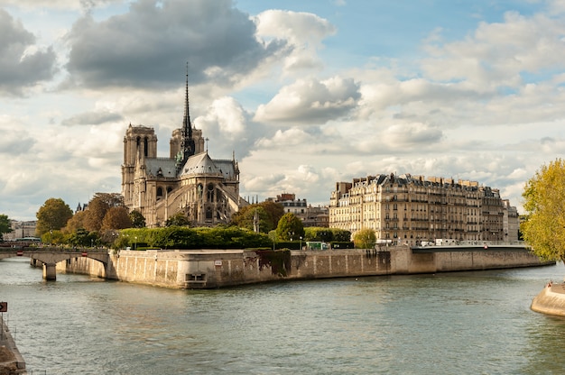 フランス、パリのノートルダム寺院