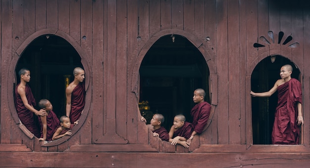 Начинающие монахи в Мьянме