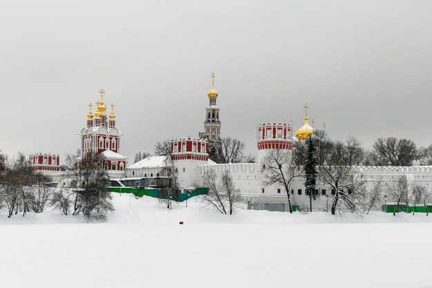 Novodevichy-klooster een UNESCO-werelderfgoed in Moskou Rusland op een winterdag